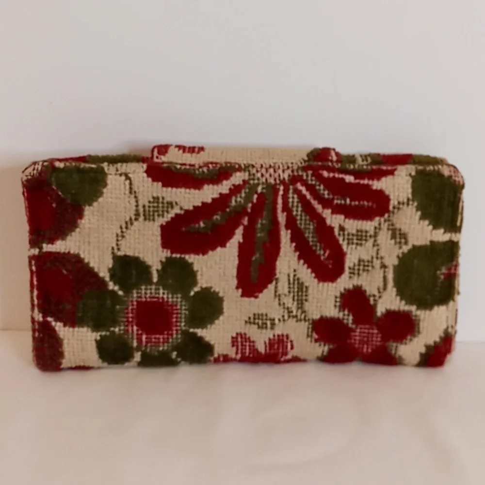 VINTAGE Floral Petite Point Tapestry & Leather Tri-fold Wallet / Clutch